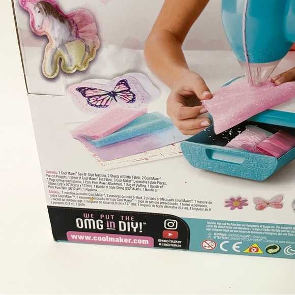 Cool Maker - Deluxe Sew N Style Sewing Machine with Pom Pom Maker Attachment - Picture 9 of 16
